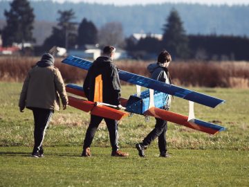 Carrying "Bye-Plane" towards it's maiden voyage